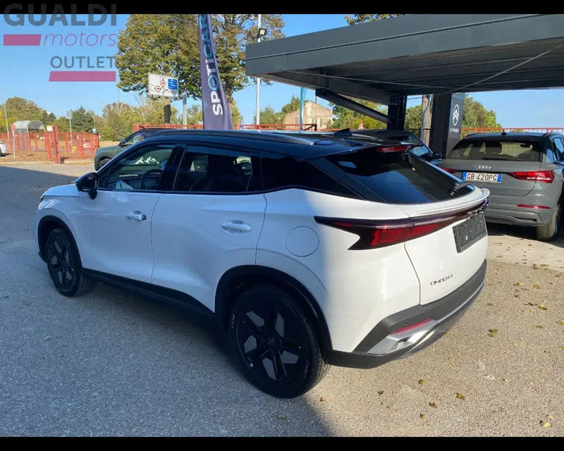 Omoda Omoda 5 SHS-H nuova a Modena (7)