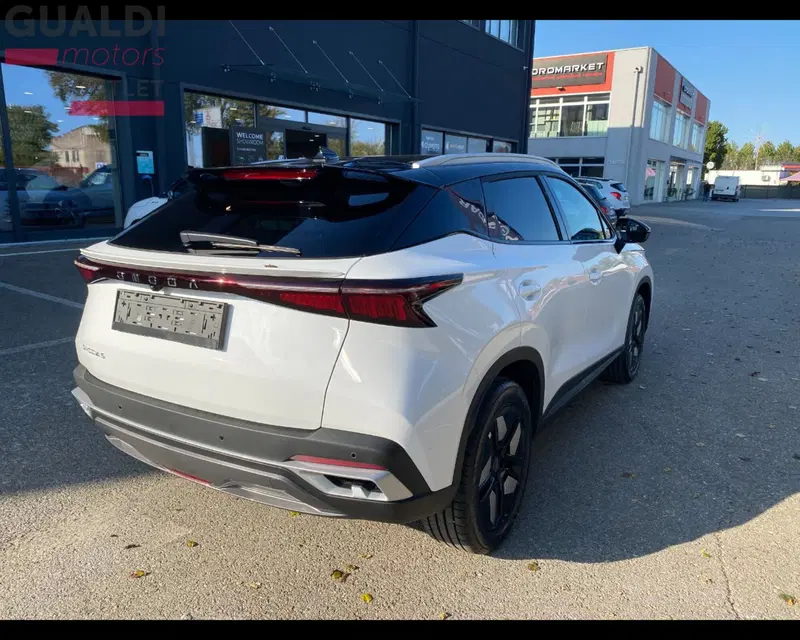 Omoda Omoda 5 SHS-H nuova a Modena (9)