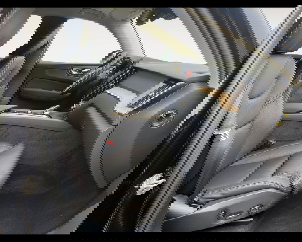 Volvo XC60 nuova a Ravenna (12)