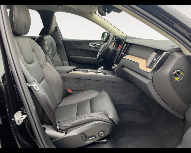 Volvo XC60 nuova a Ravenna (12)
