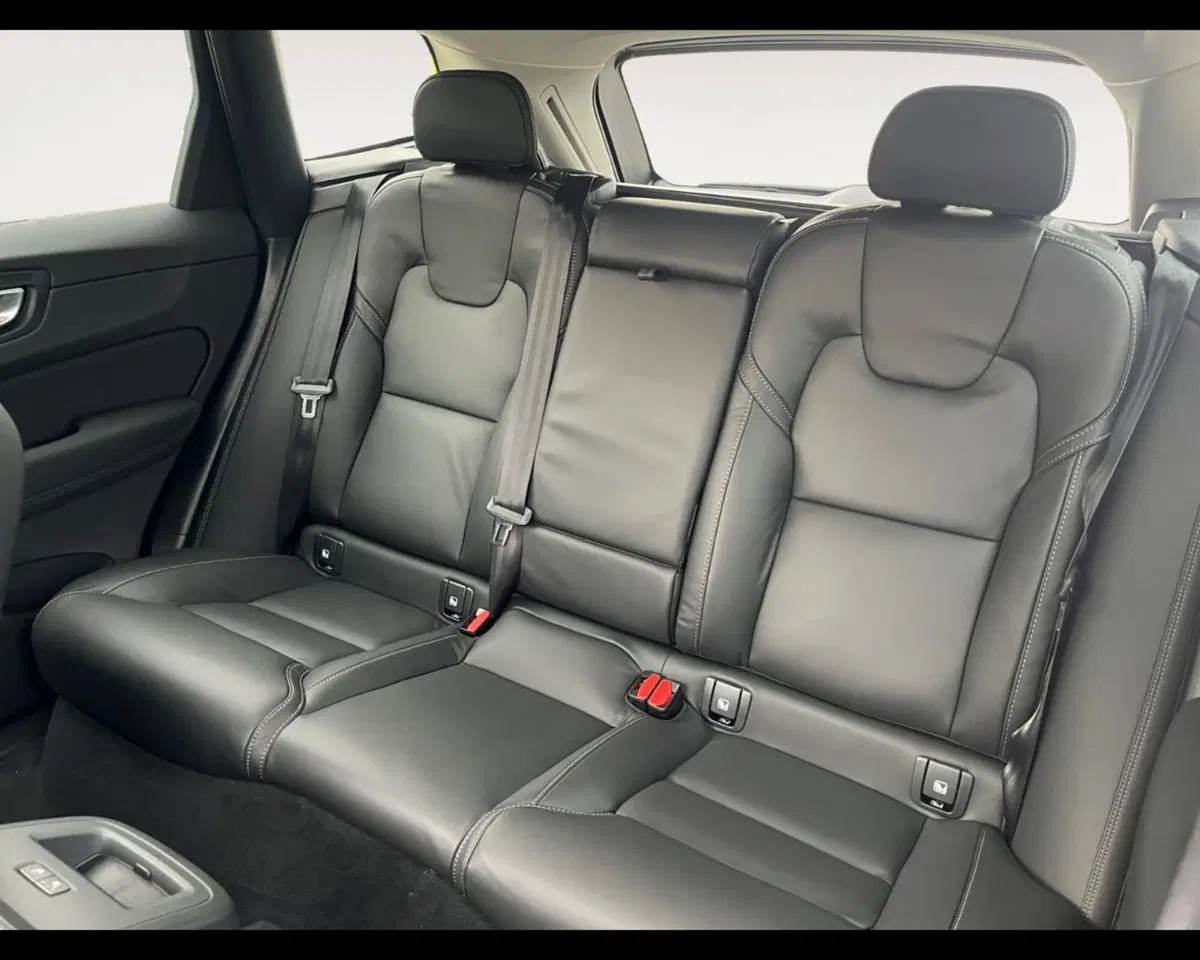 Volvo XC60 nuova a Ravenna (13)