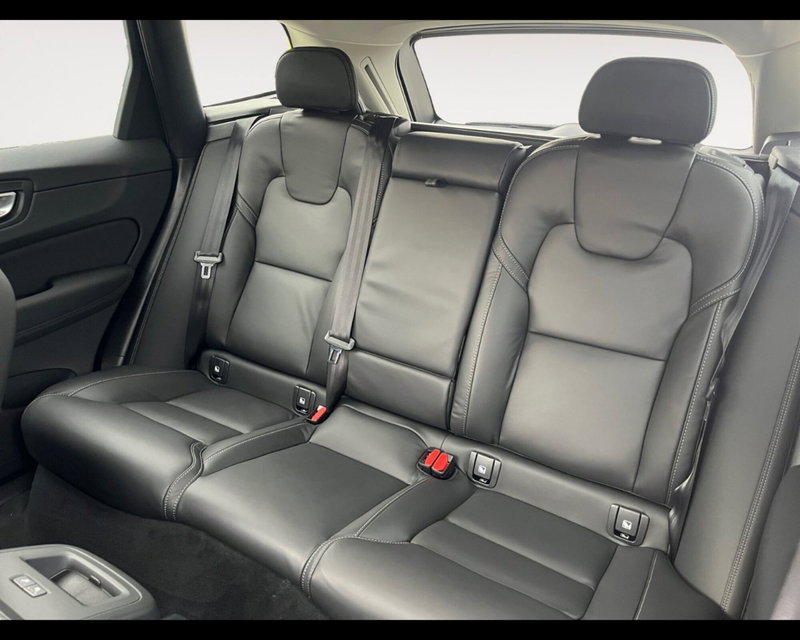 Volvo XC60 nuova a Ravenna (13)