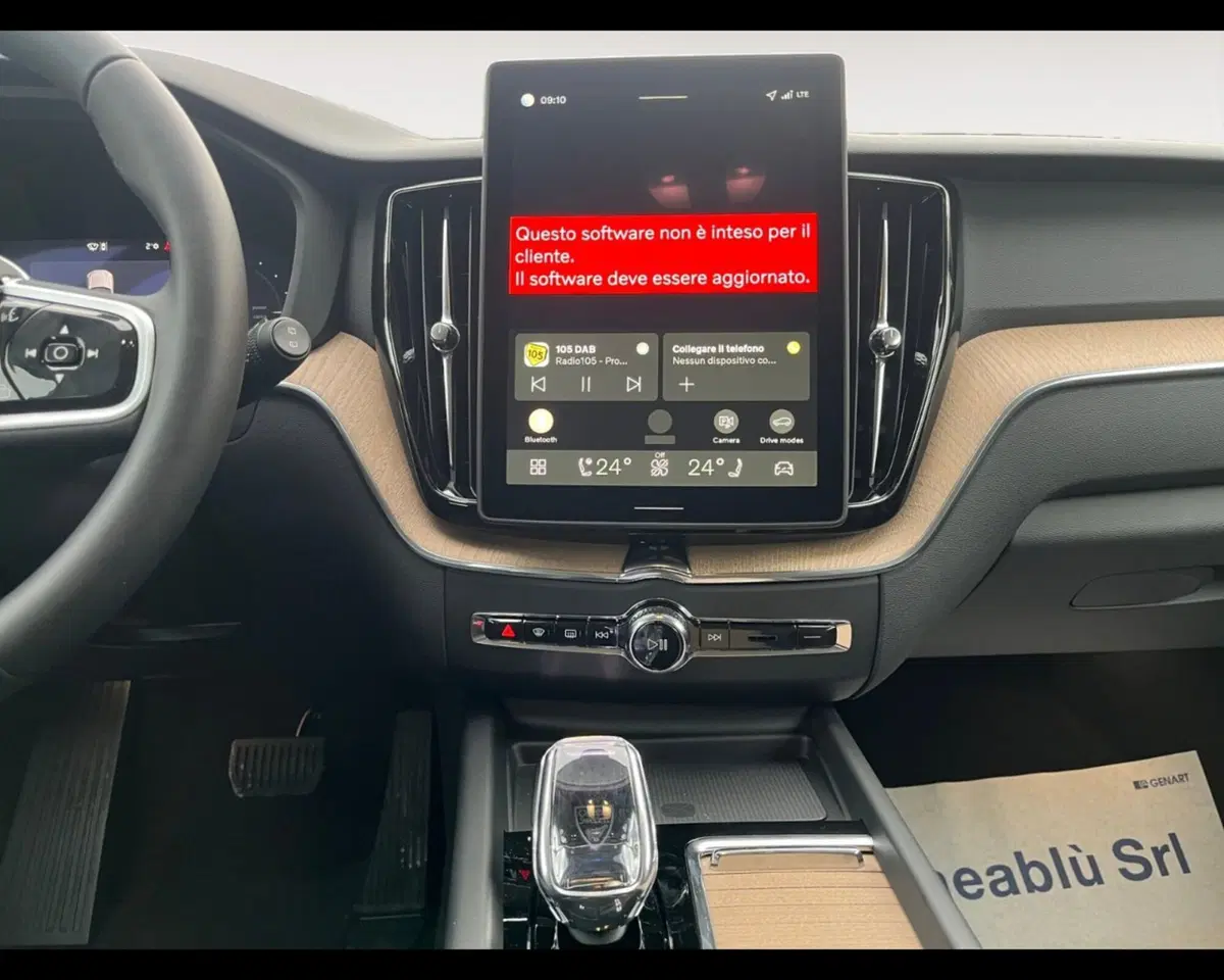 Volvo XC60 nuova a Ravenna (15)