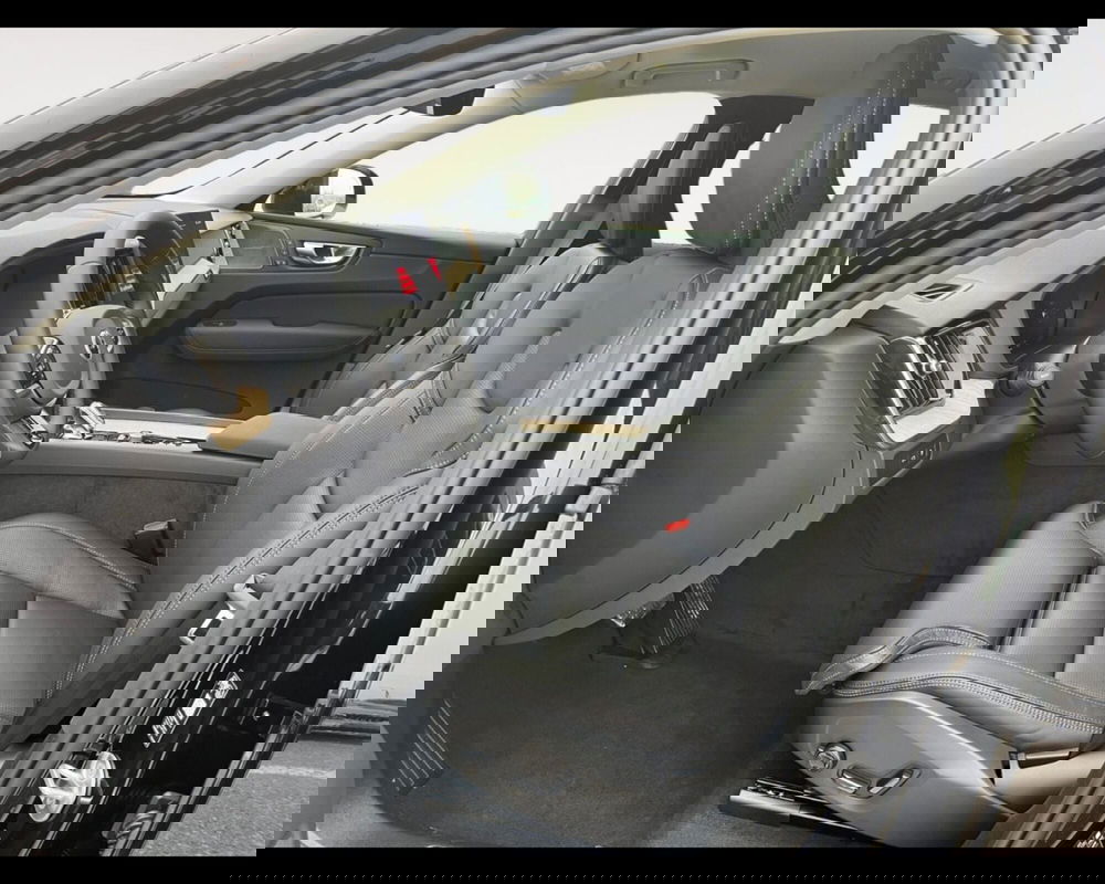 Volvo XC60 nuova a Ravenna (9)