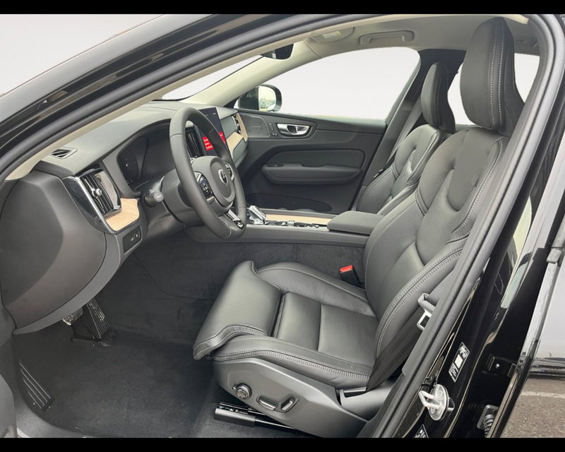 Volvo XC60 nuova a Ravenna (9)