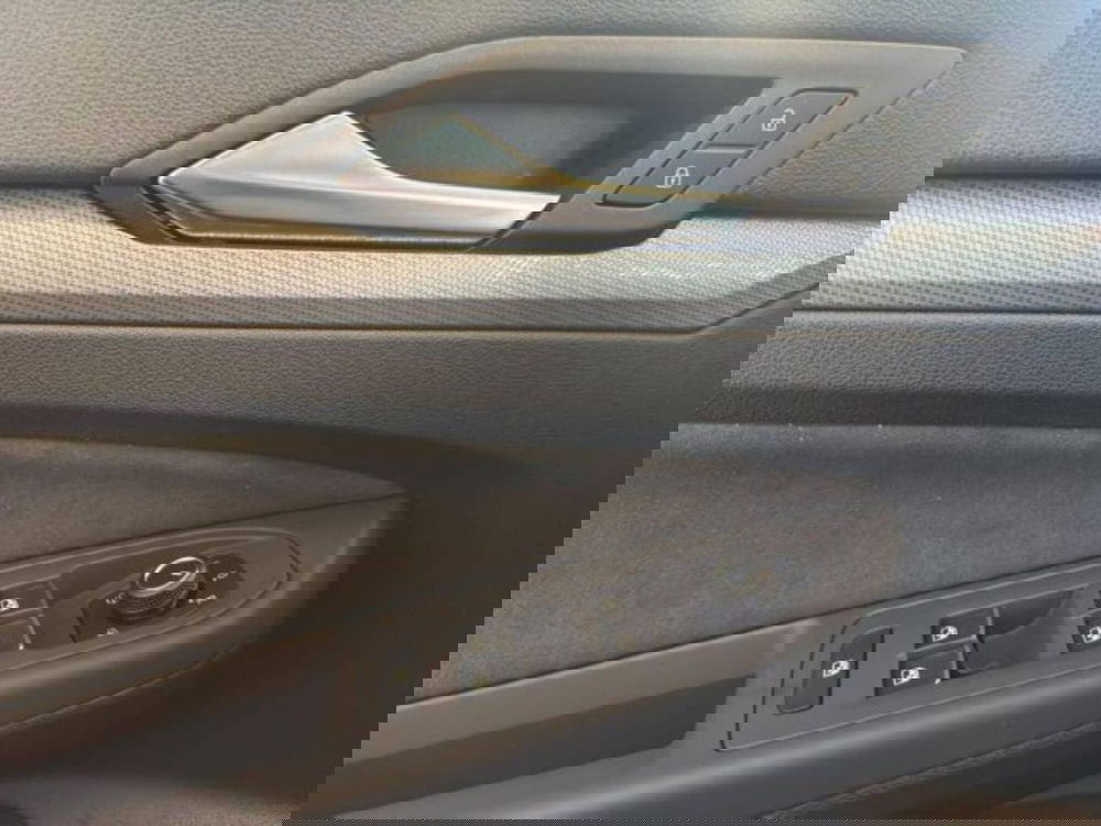 Volkswagen Golf nuova a Novara (15)