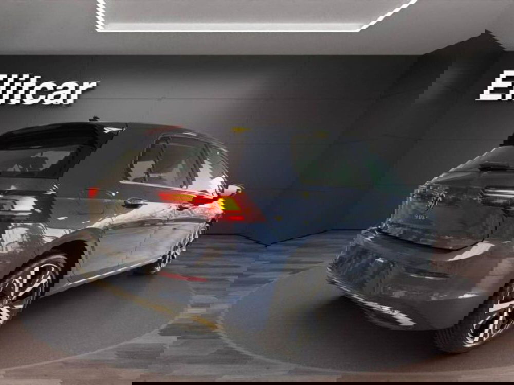 Volkswagen Golf nuova a Novara (6)