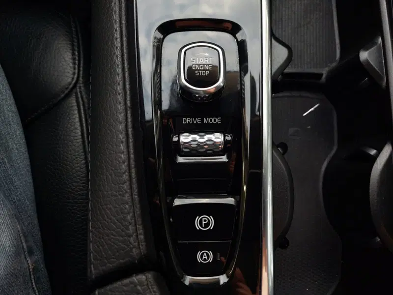 Volvo XC90 usata a Bari (13)