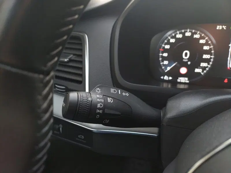 Volvo XC90 usata a Bari (14)