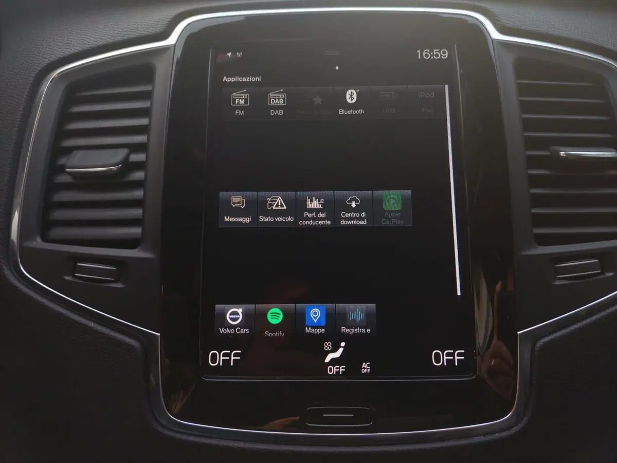 Volvo XC90 usata a Bari (15)