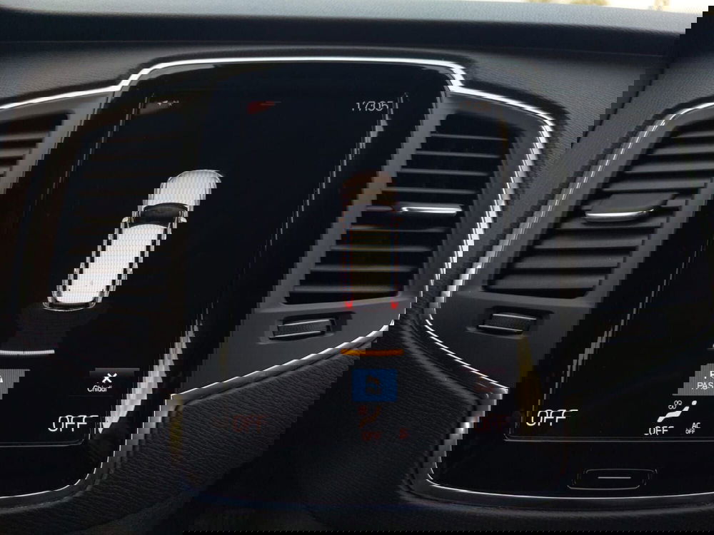 Volvo XC90 usata a Bari (5)