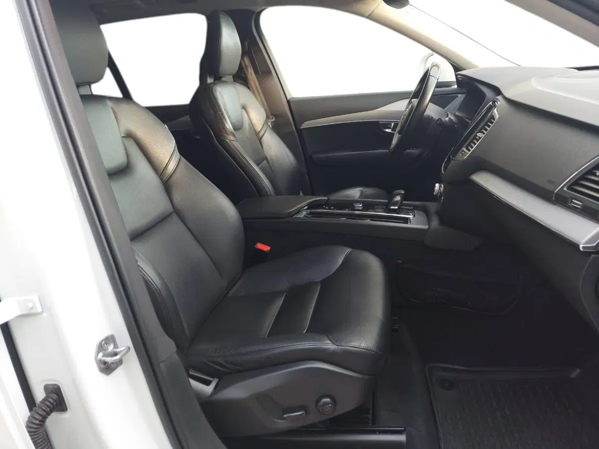 Volvo XC90 usata a Bari (9)