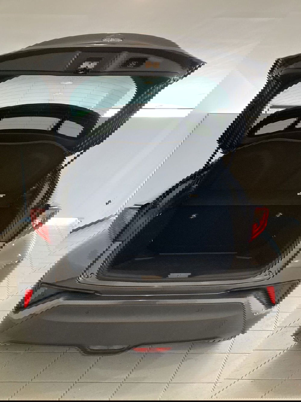 Toyota Toyota C-HR usata a Barletta-Andria-Trani (6)