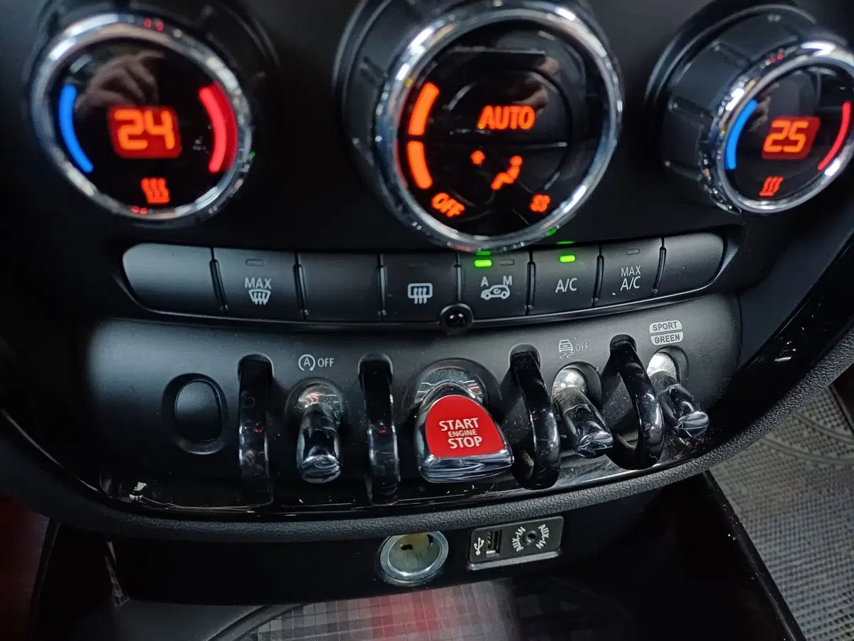 MINI Mini Clubman usata a Modena (16)