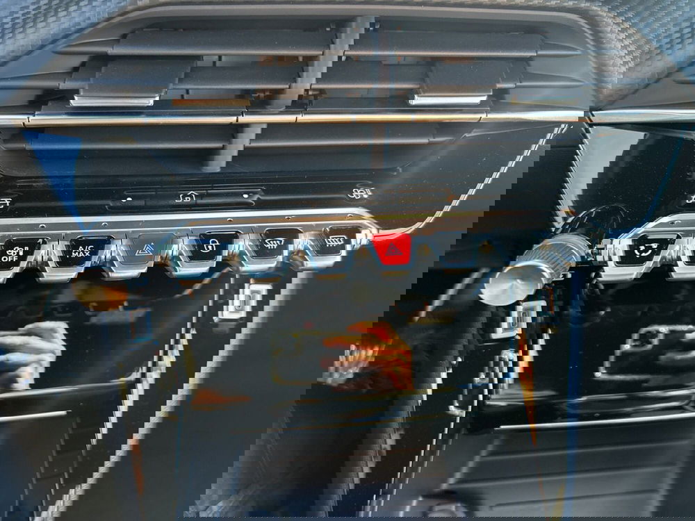 Peugeot 2008 nuova a Latina (18)