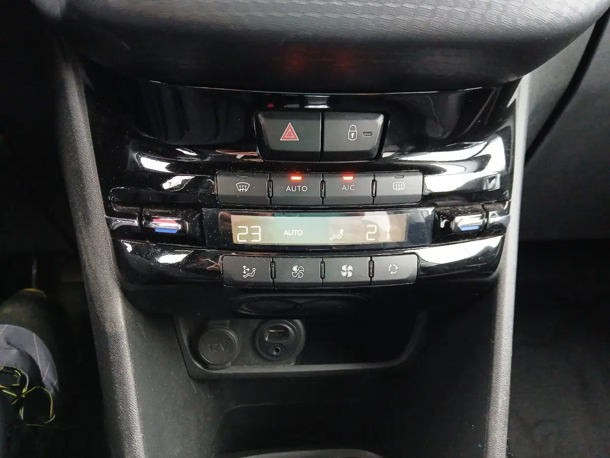 Peugeot 2008 usata a Latina (16)