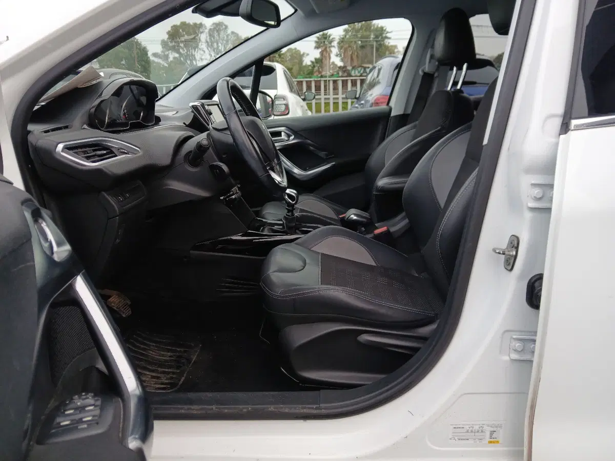Peugeot 2008 usata a Latina (18)