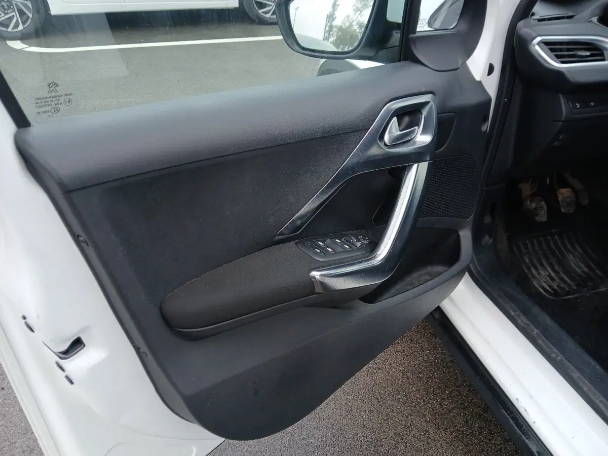 Peugeot 2008 usata a Latina (20)