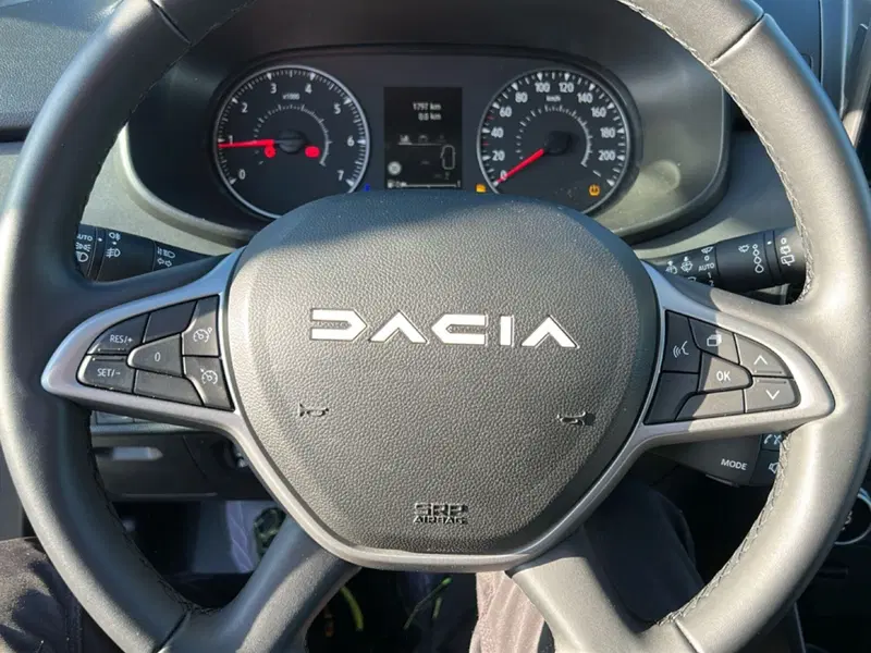 Dacia Jogger usata a Roma (15)