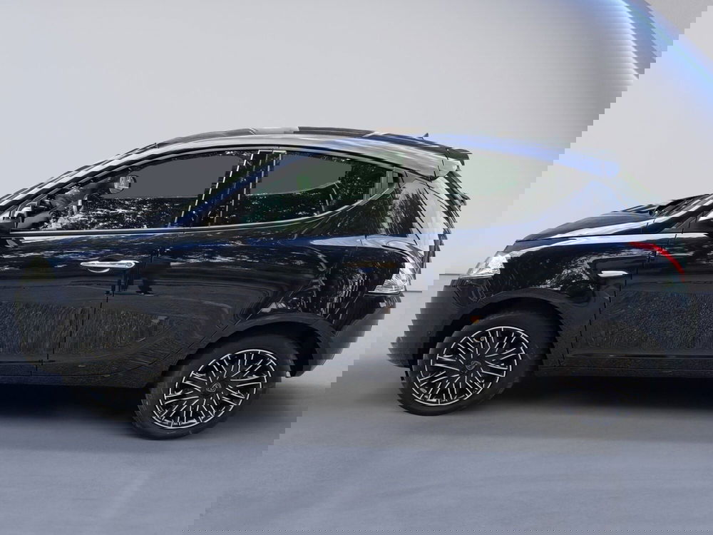 Lancia Ypsilon usata a Padova (7)