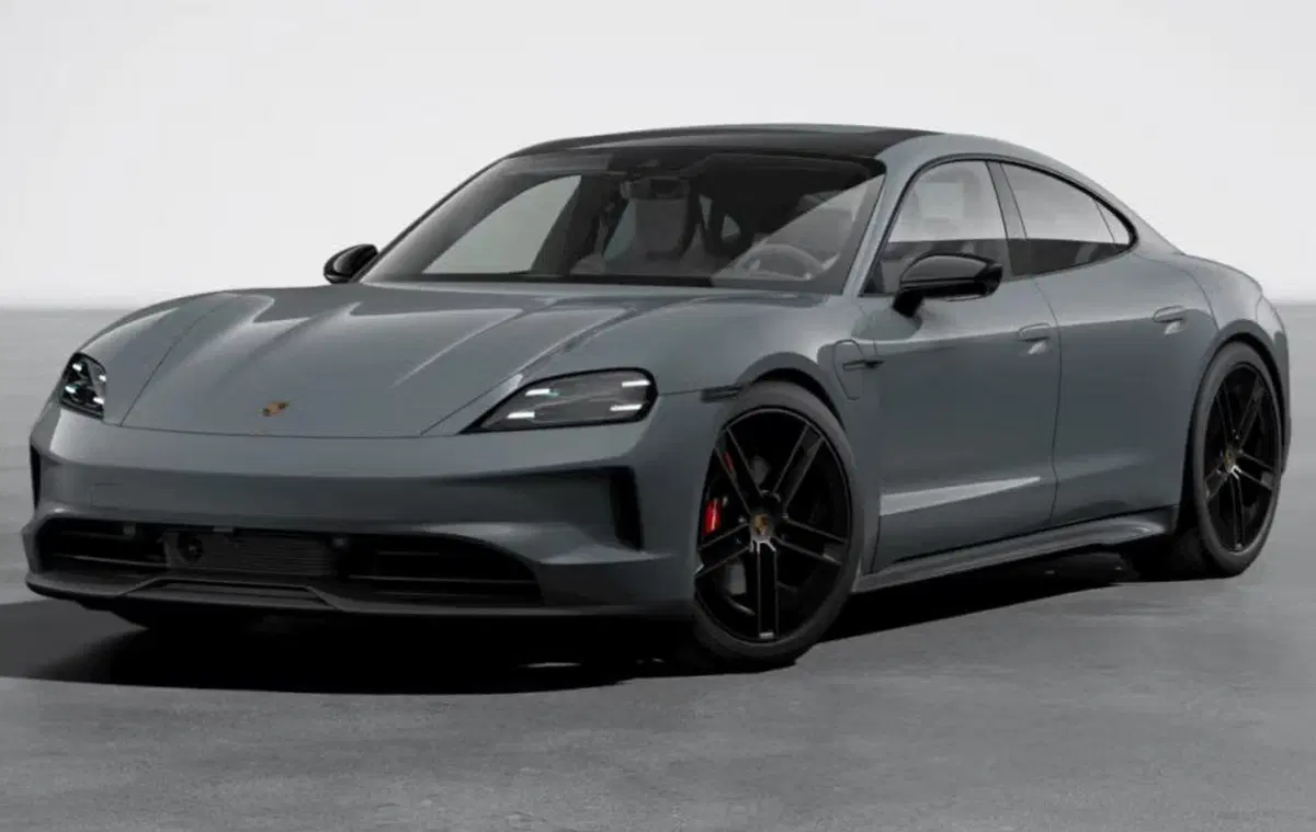 Porsche Taycan nuova a Firenze