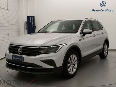 Volkswagen Tiguan 1.5 TSI ACT Life del 2022 usata a Busto Arsizio