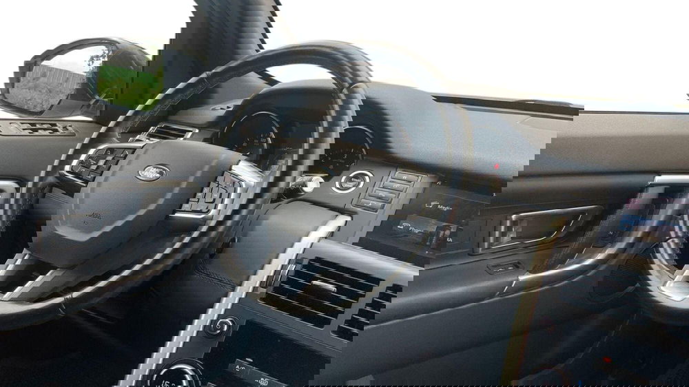 Land Rover Discovery Sport usata a Padova (9)