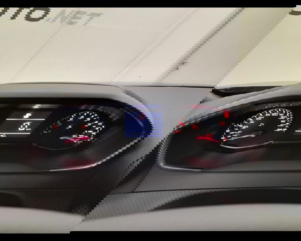 Peugeot 2008 nuova a Imperia (11)