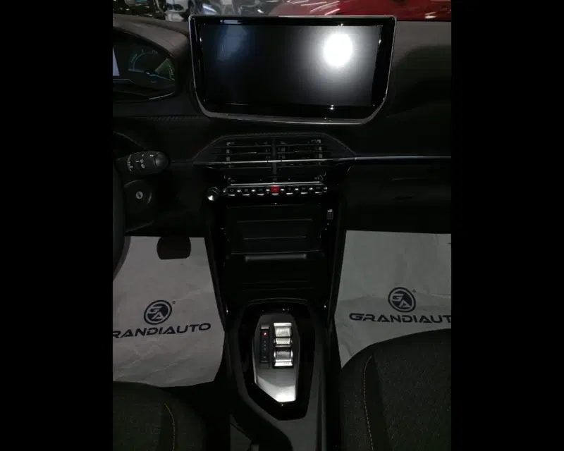 Peugeot 2008 nuova a Alessandria (9)