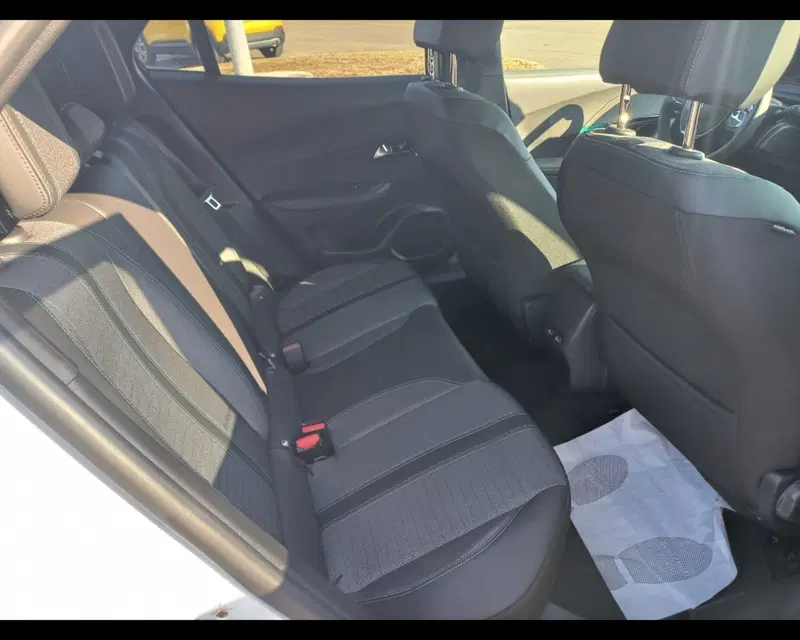 Peugeot 2008 nuova a Alessandria (7)