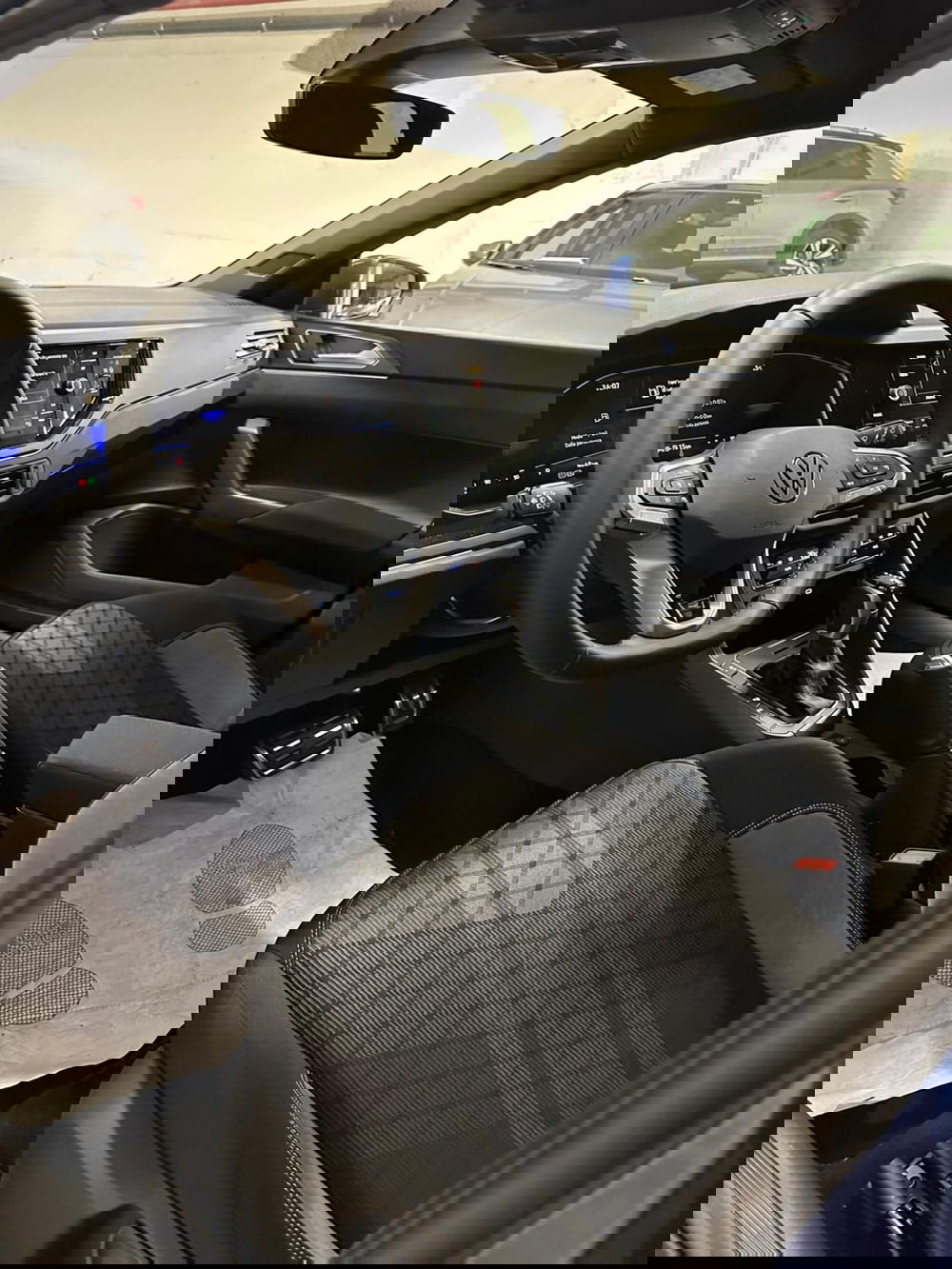 Volkswagen Polo nuova a Lecco (5)