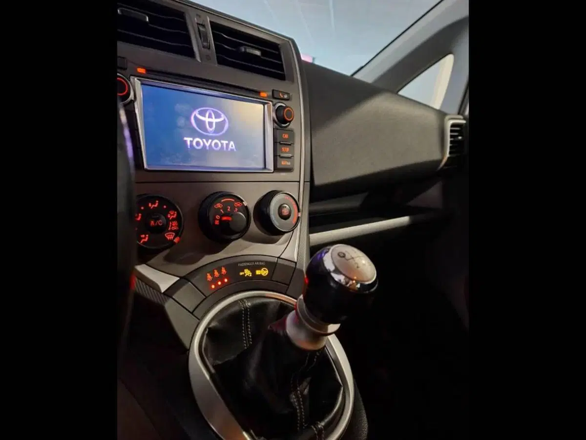Toyota Verso-S usata a Torino (8)