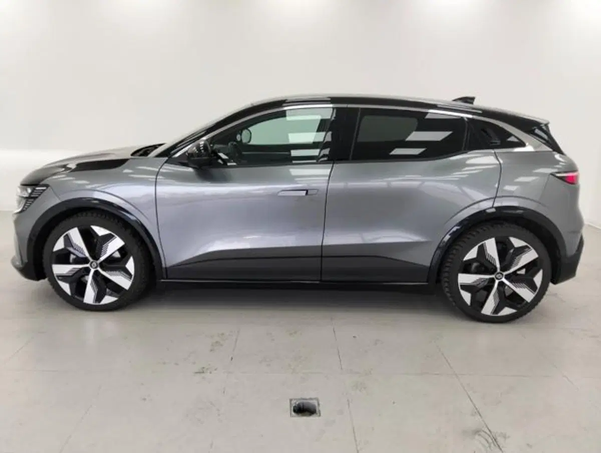 Renault Megane E-Tech Electric usata a Como (8)