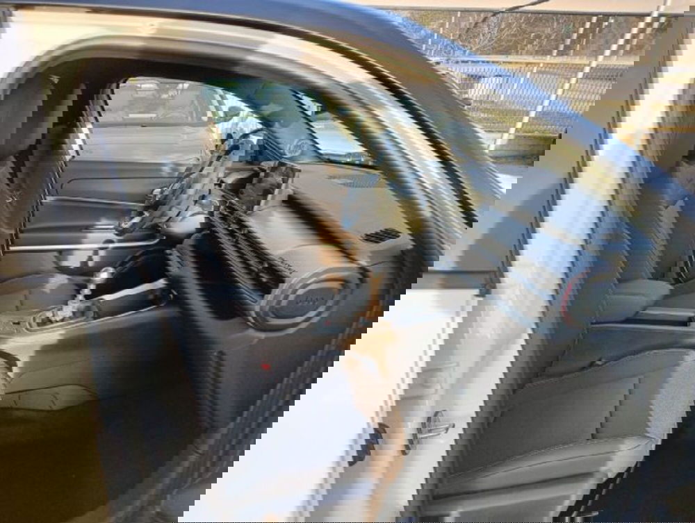 Jeep Avenger nuova a Brescia (18)