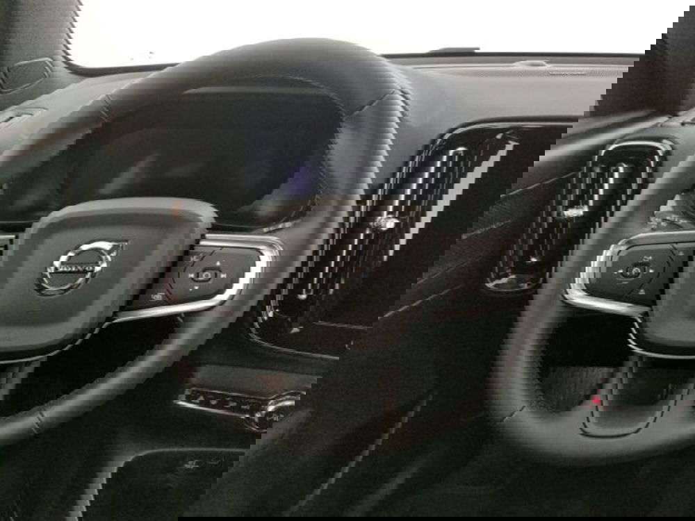 Volvo XC40 nuova a Modena (14)