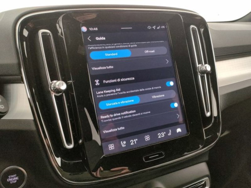 Volvo XC40 nuova a Modena (16)