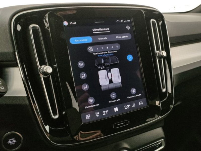 Volvo XC40 nuova a Modena (17)