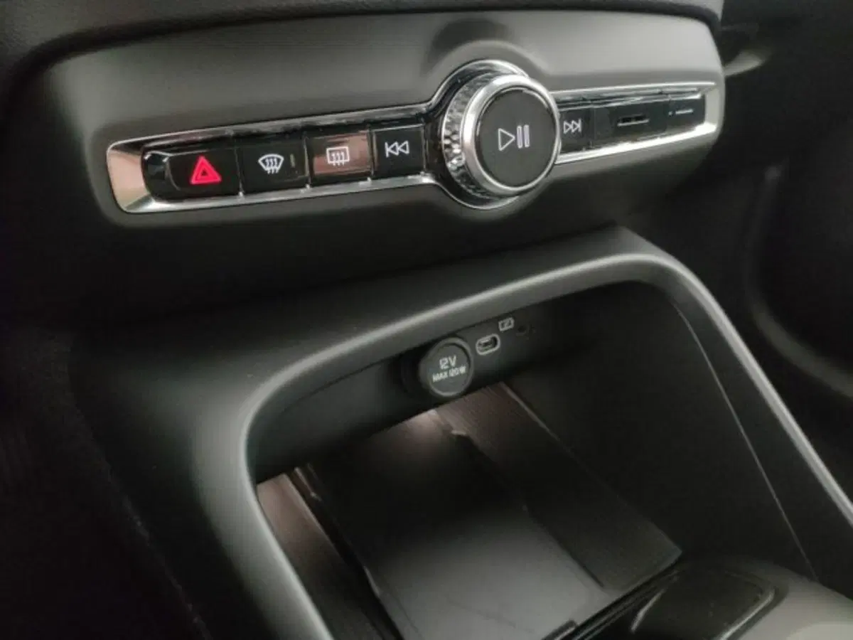 Volvo XC40 nuova a Modena (20)