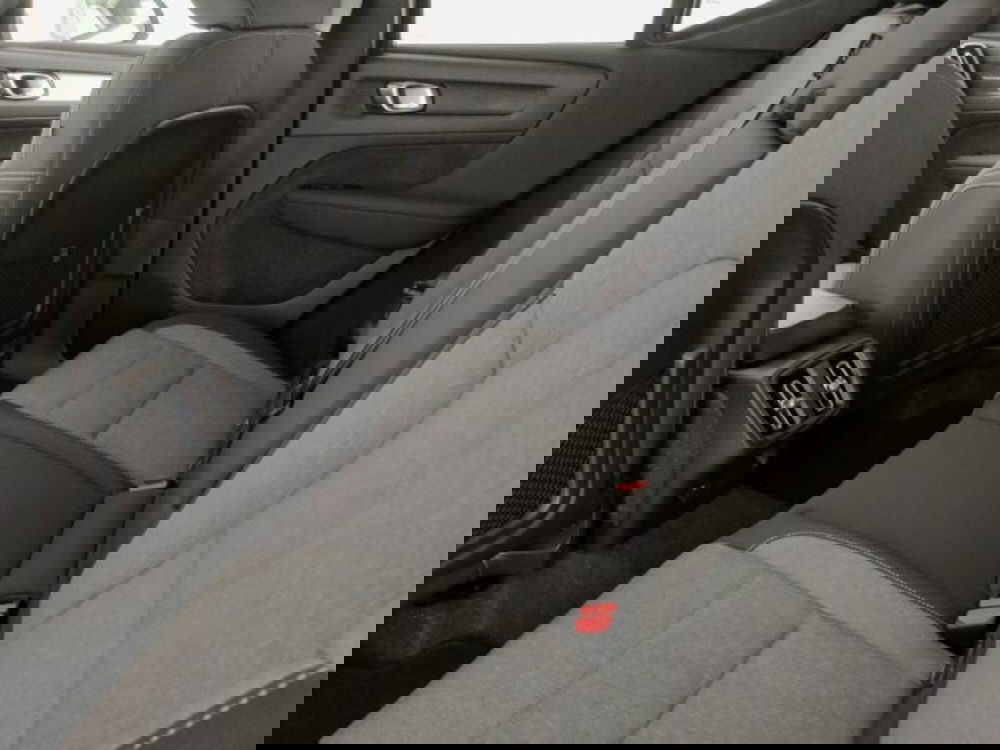 Volvo XC40 nuova a Modena (10)