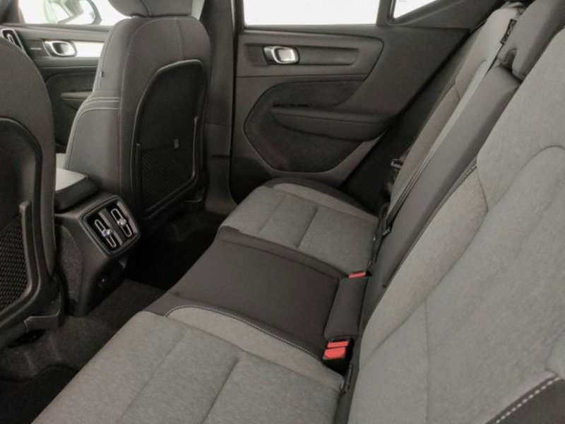 Volvo XC40 nuova a Modena (10)