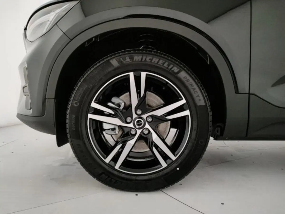 Volvo XC40 nuova a Modena (8)