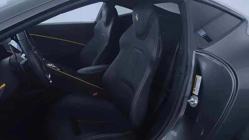 Ferrari Roma Coupé usata a Perugia (12)