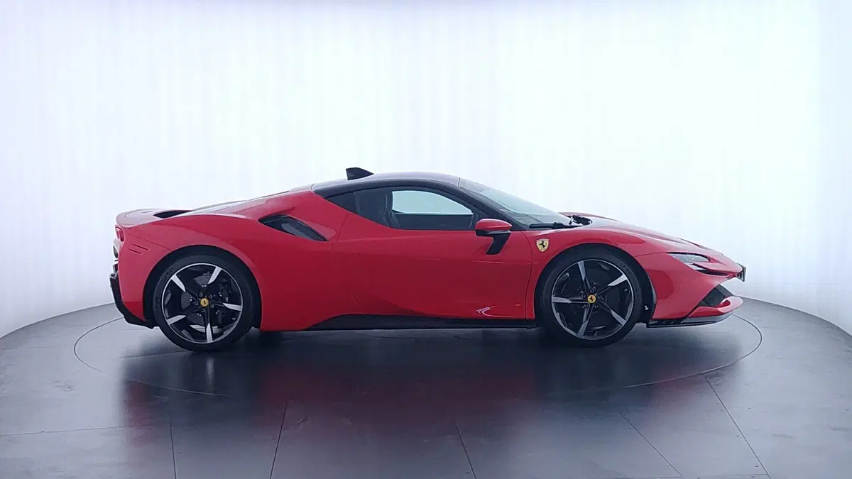 Ferrari SF90 Coupé usata a Perugia (4)