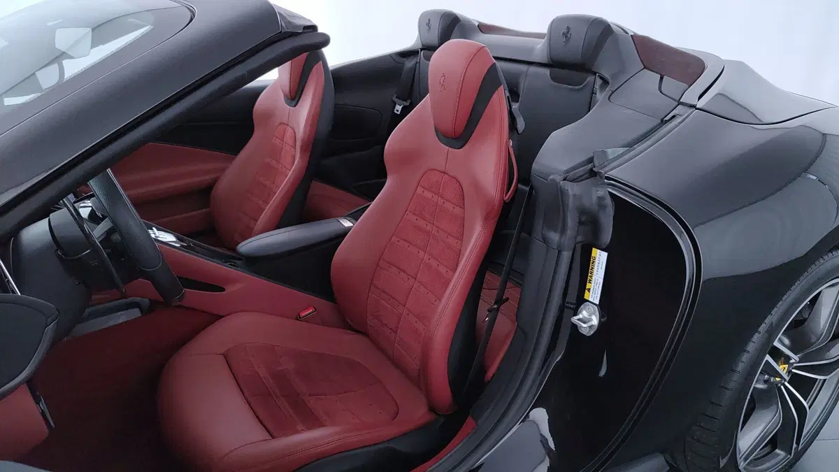 Ferrari Roma Spider usata a Perugia (14)