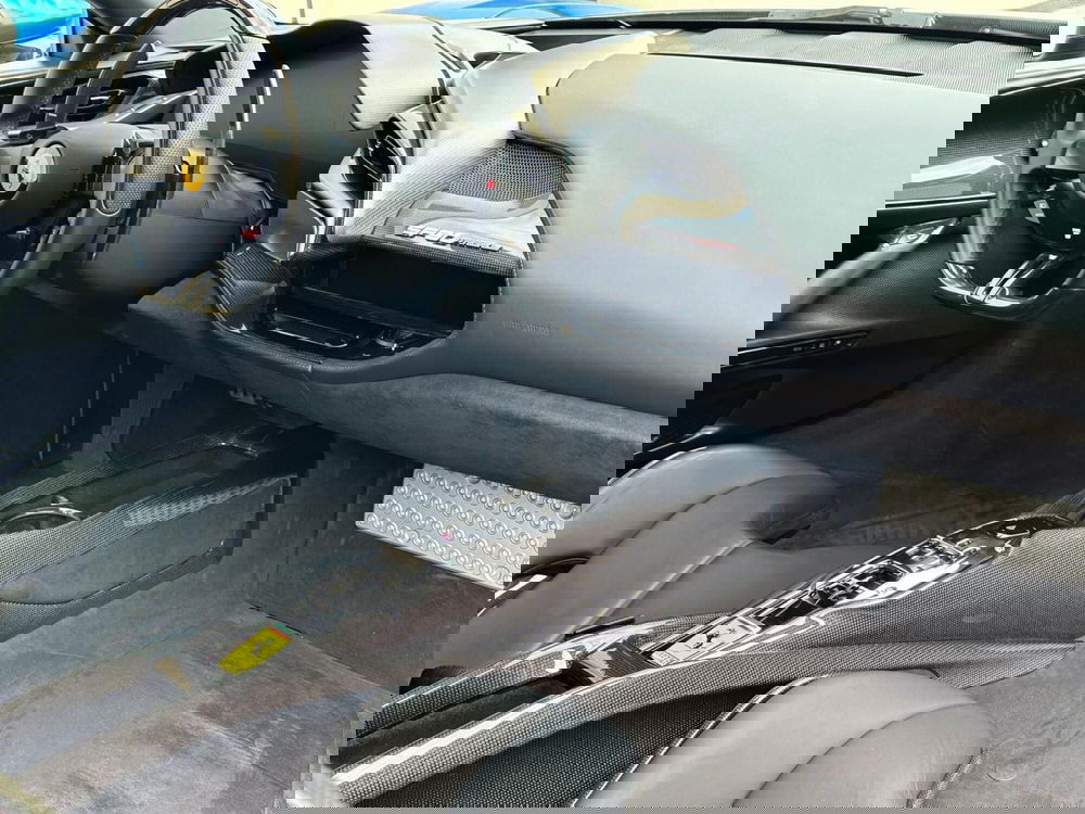 Ferrari SF90 Coupé usata a Perugia (15)