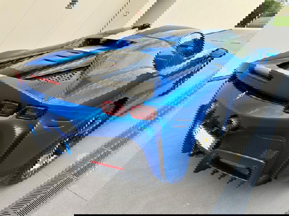 Ferrari SF90 Coupé usata a Perugia (4)