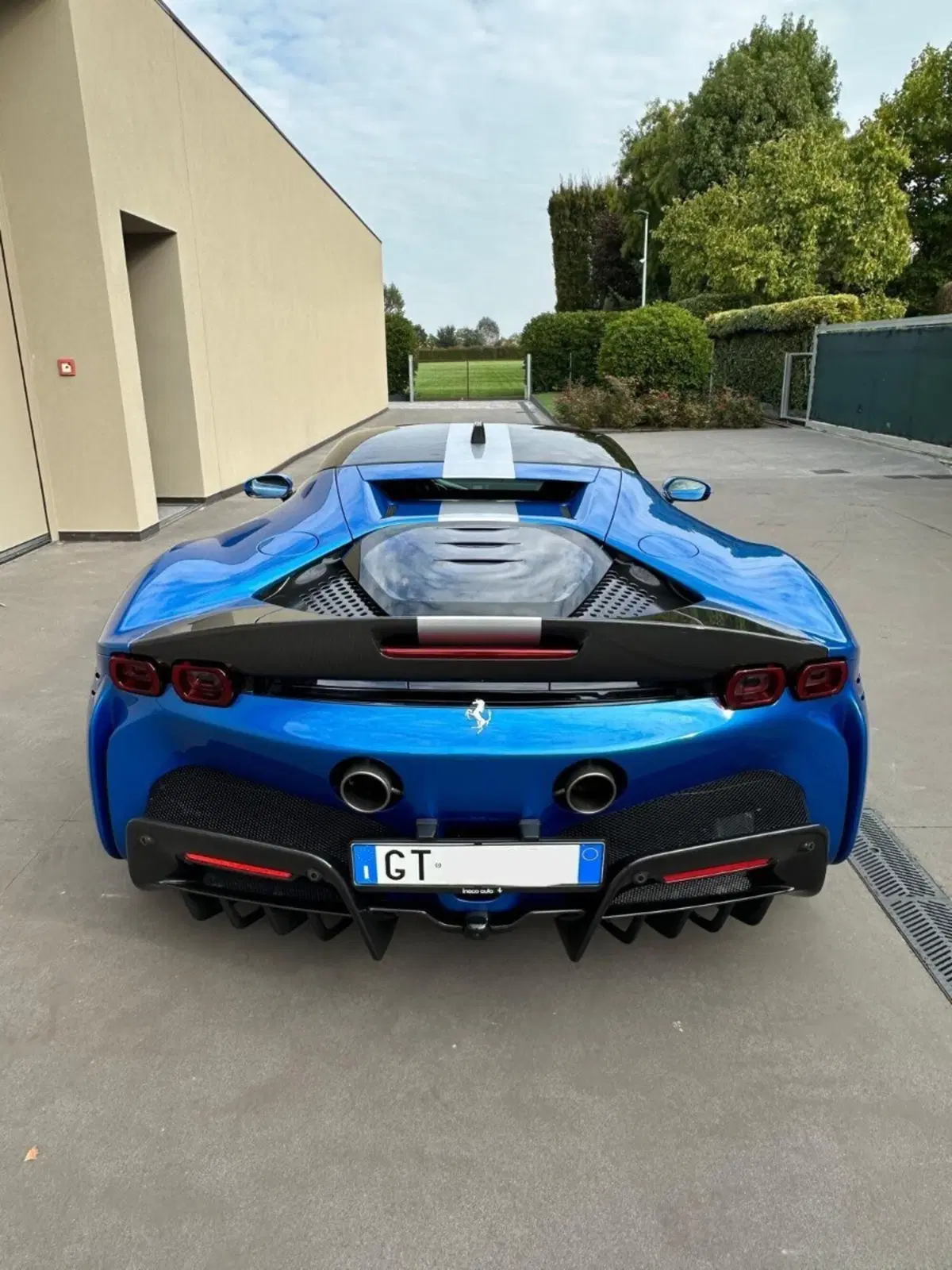 Ferrari SF90 Coupé usata a Perugia (5)