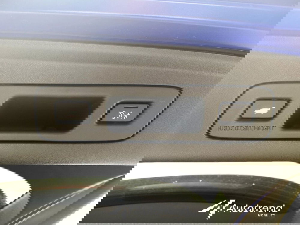 Honda ZR-V usata a Bari (16)