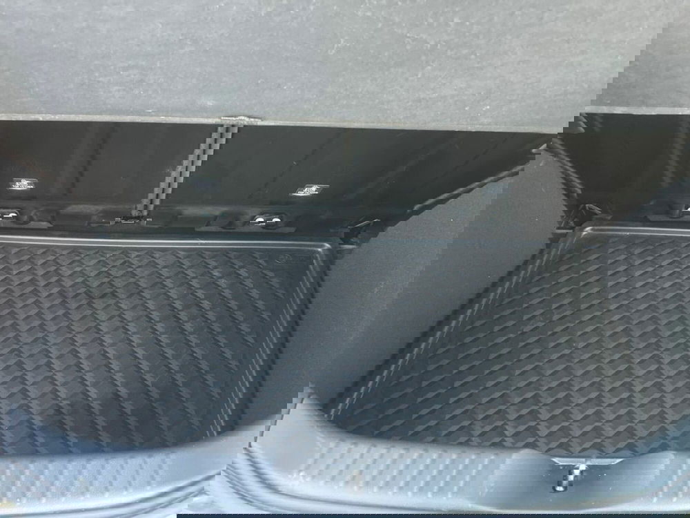 Toyota Aygo X usata a Lecco (13)