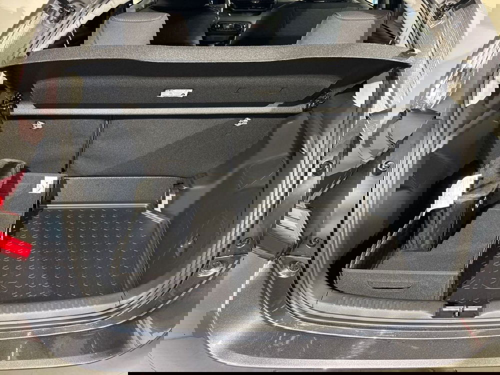 Toyota Yaris nuova a Lecco (12)